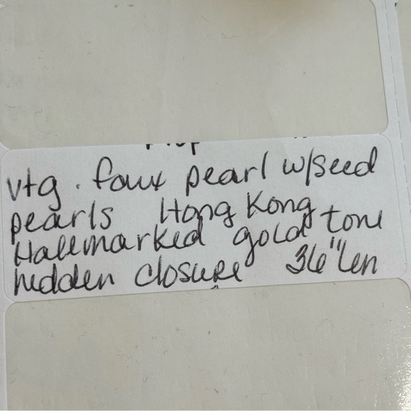 Vintage large faux pearl Hong Kong necklace with hidden clasp - Picture 7 of 7